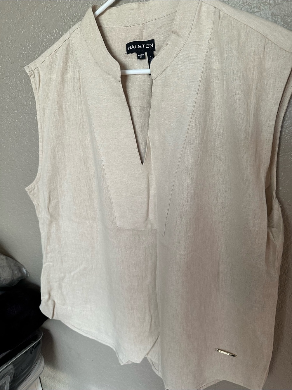 Halston Heritage Cream Split-Neck Sleeveless Camisole
